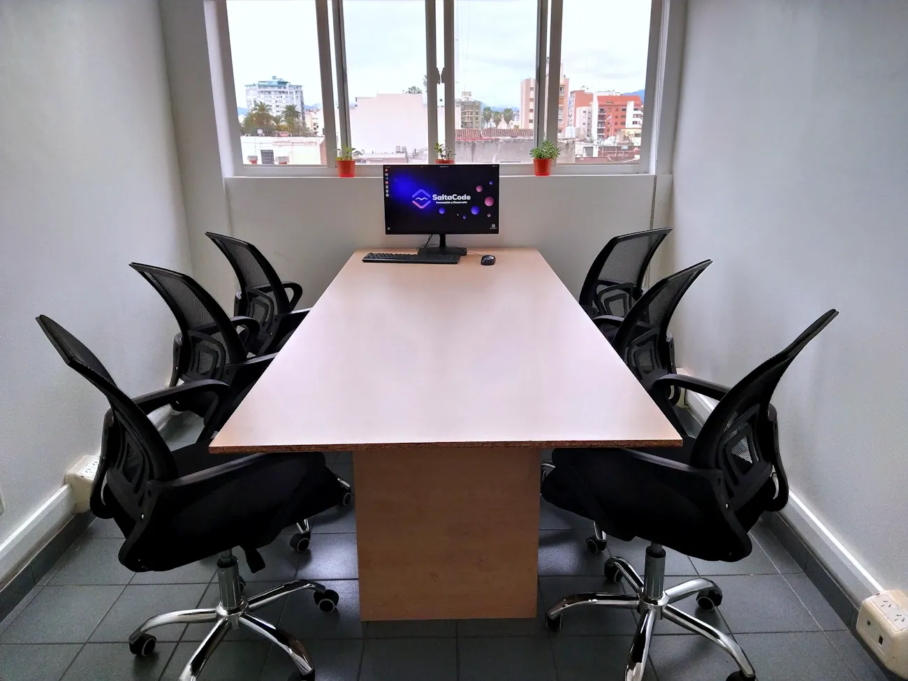 Sala de reuniones de la oficina de SaltaCode en Salta